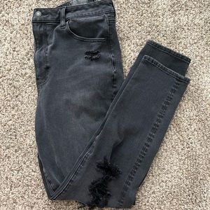 Black distressed American Eagle Jeans😎